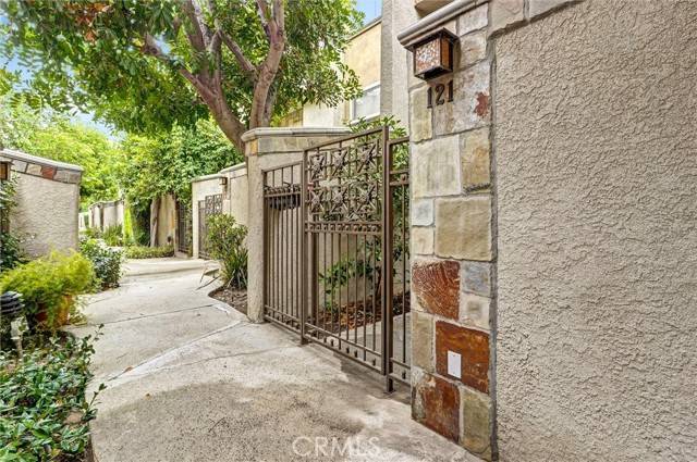 Chatsworth, CA 91311,21901 Lassen ST 121