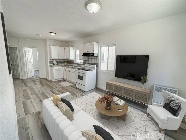 Los Angeles, CA 90047,1735 W 84th Place 1/2
