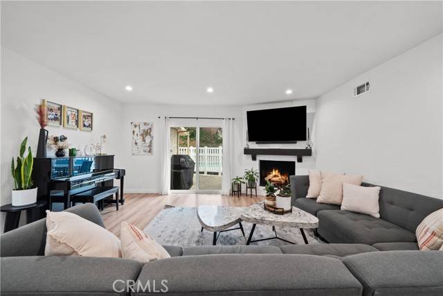 Glendale, CA 91214,5042 Carolyn WAY