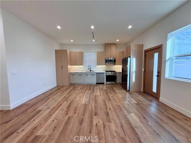 Reseda, CA 91335,6904 Corbin AVE