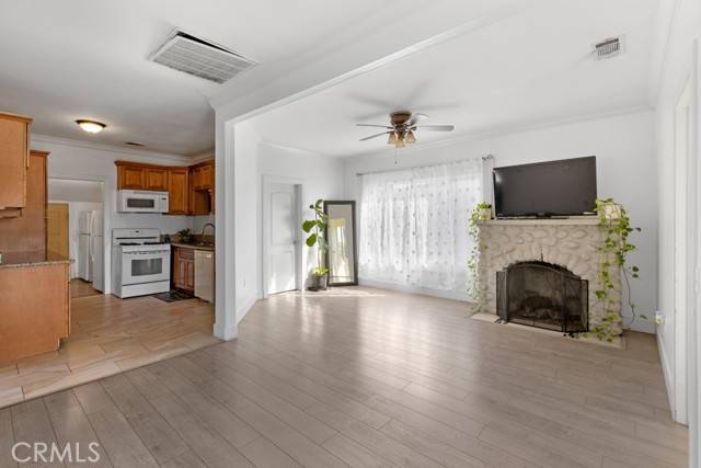 Redlands, CA 92374,834 Calhoun ST