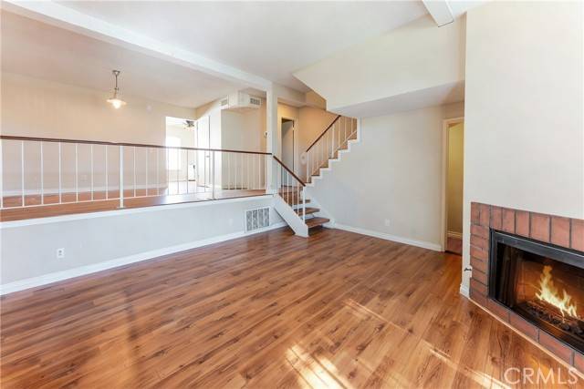 Reseda, CA 91335,19431 Sherman WAY 15