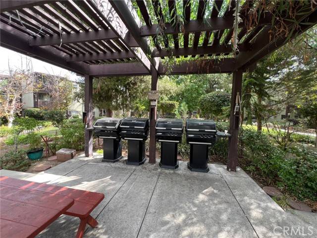 Los Angeles, CA 90042,5840 Benner ST 205