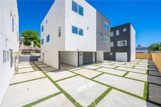 Van Nuys, CA 91405,6834 Hazeltine AVE 3