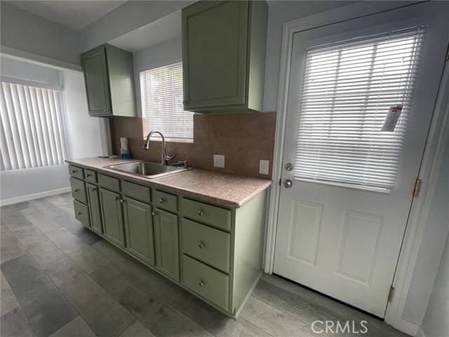 Burbank, CA 91504,2304 N Niagara