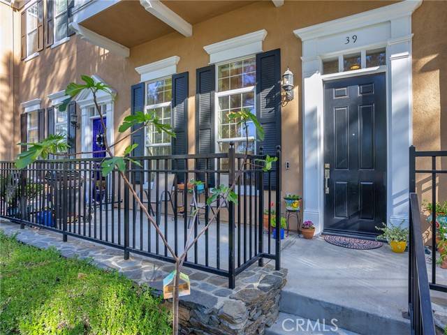 Valencia, CA 91355,24016 Bridgeport LN 39