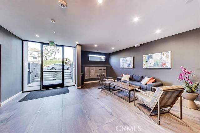 North Hollywood, CA 91601,11616 Burbank BLD PH1