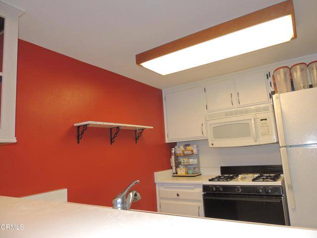 Oxnard, CA 93030,865 S B ST L-2