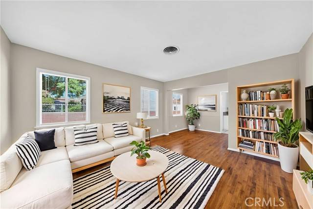 Van Nuys, CA 91405,7046 Murietta