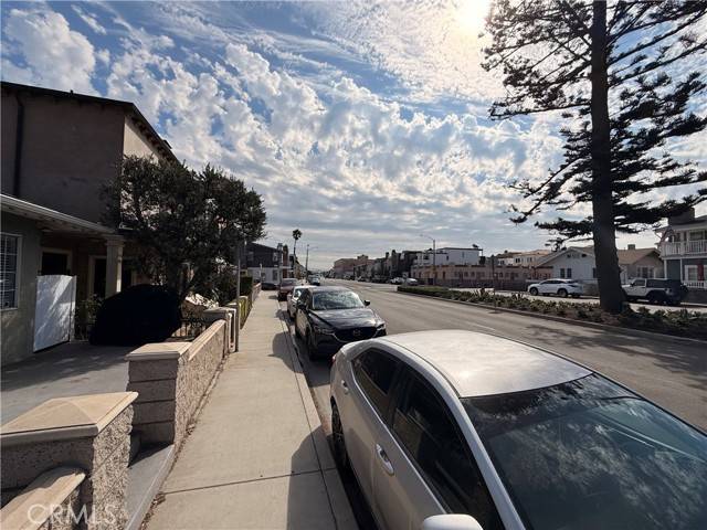 Newport Beach, CA 92661,126 E E Balboa