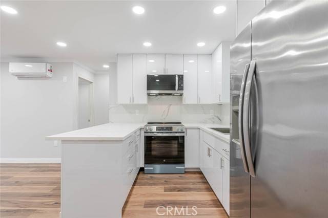 Northridge, CA 91343,8965 Mclennan AVE