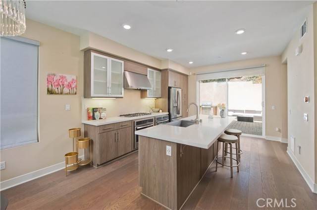 Los Angeles, CA 90068,6749 W Gill