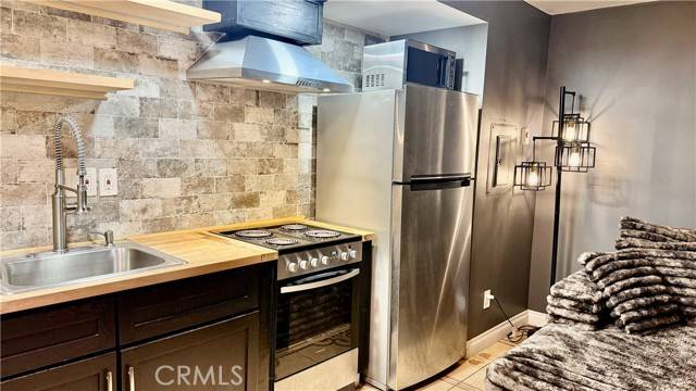 North Hollywood, CA 91605,7904 Laurel Canyon 12