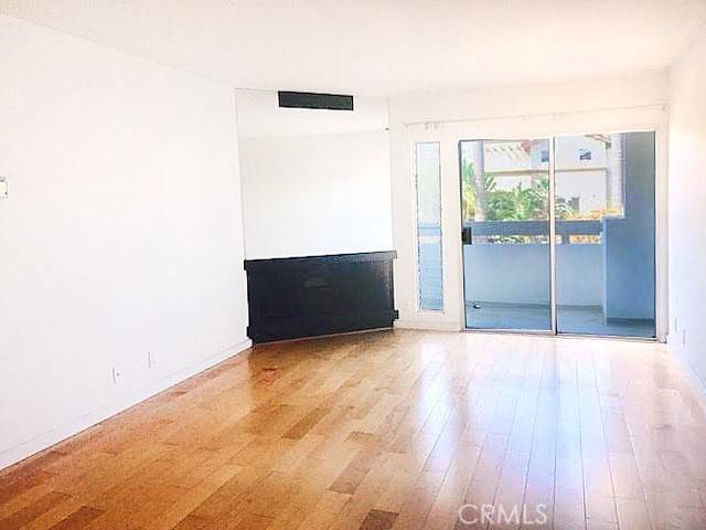 Santa Monica, CA 90403,1033 3rd ST 105