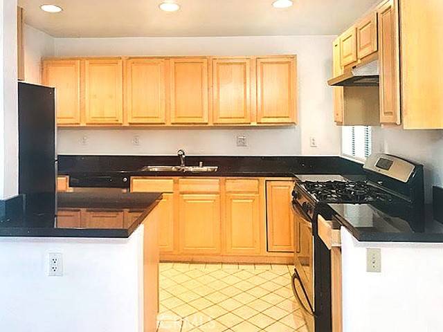 Santa Monica, CA 90403,1033 3rd ST 105