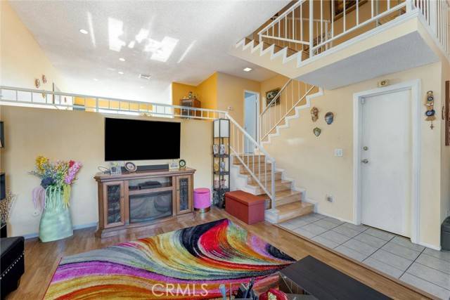 Reseda, CA 91335,19545 Sherman Way 97