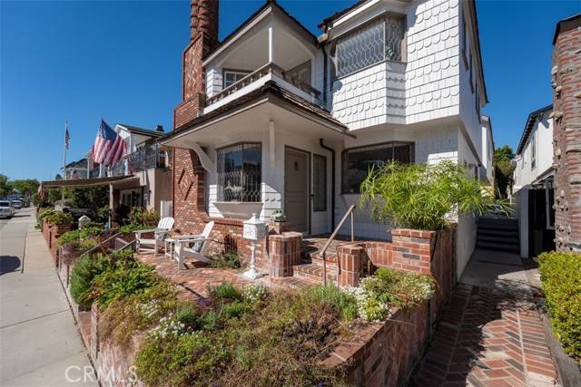 Newport Beach, CA 92662,211 Pearl