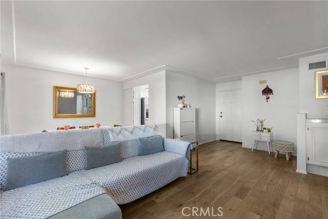 Sherman Oaks, CA 91423,4859 Coldwater Canyon AVE 4