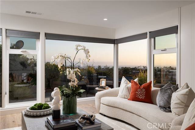 Corona Del Mar, CA 92625,1007 White Sails WAY