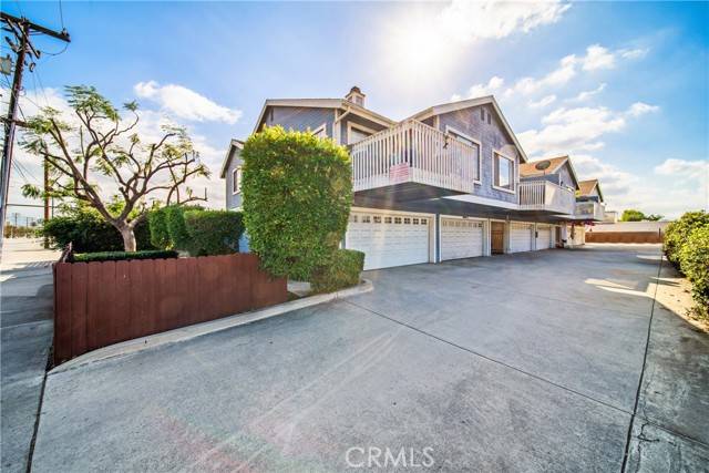 Monrovia, CA 91016,916 W Duarte