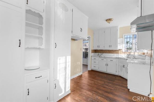 Los Angeles, CA 90044,600 W Century BLD