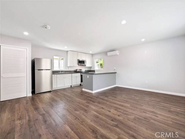 Northridge, CA 91325,8828 Chimineas AVE