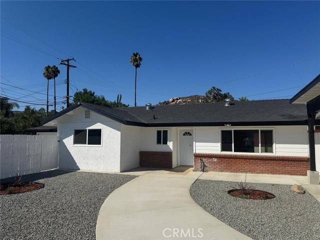 Hemet, CA 92505,5276 Almar