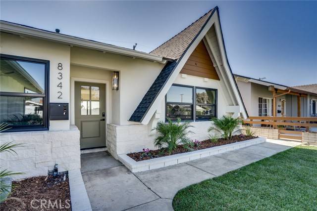 Huntington Beach, CA 92647,8342 Friesland DR