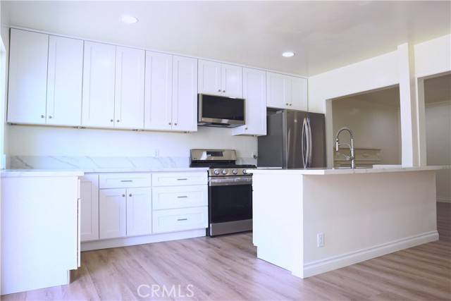 Fullerton, CA 92832,745 Barris DR