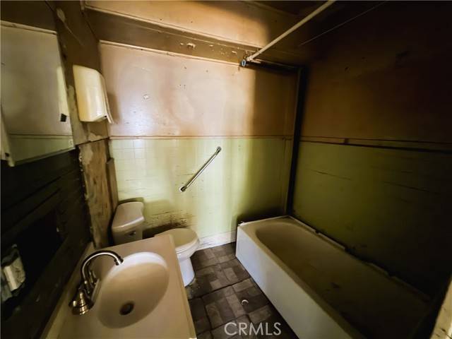 Los Angeles, CA 90042,6149 Annan WAY