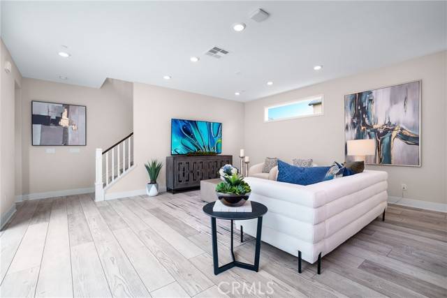 Irvine, CA 92618,130 Chorus