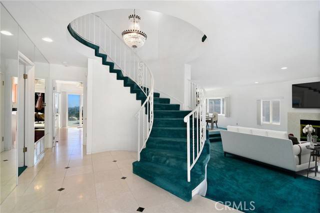 Tarzana, CA 91356,19695 Valdez DR