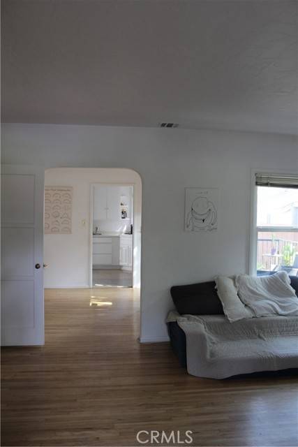 Burbank, CA 91505,210 N Naomi