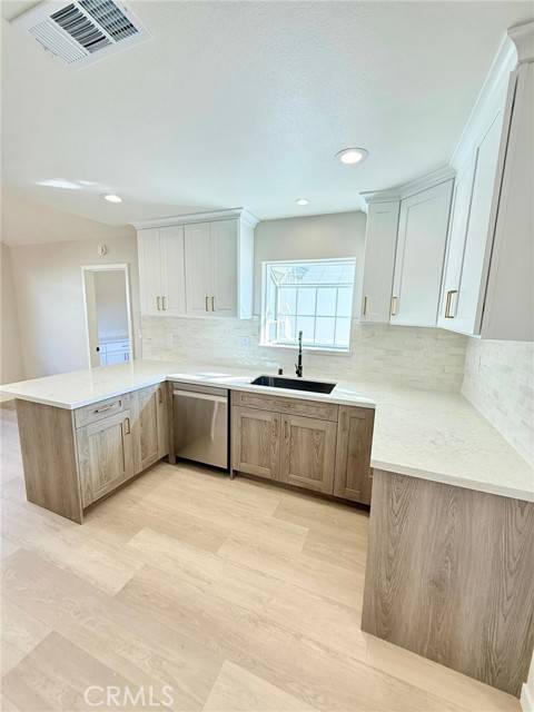 Saugus, CA 91350,27215 Elias