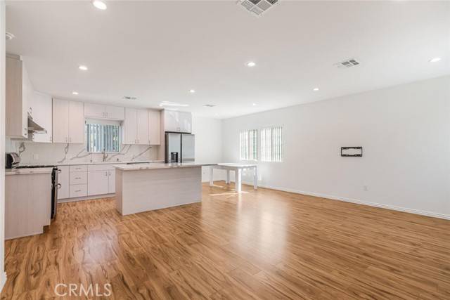 Burbank, CA 91506,608 N Sparks