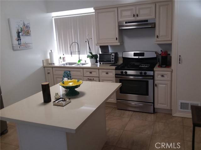 Burbank, CA 91505,3810 W Heffron DR B