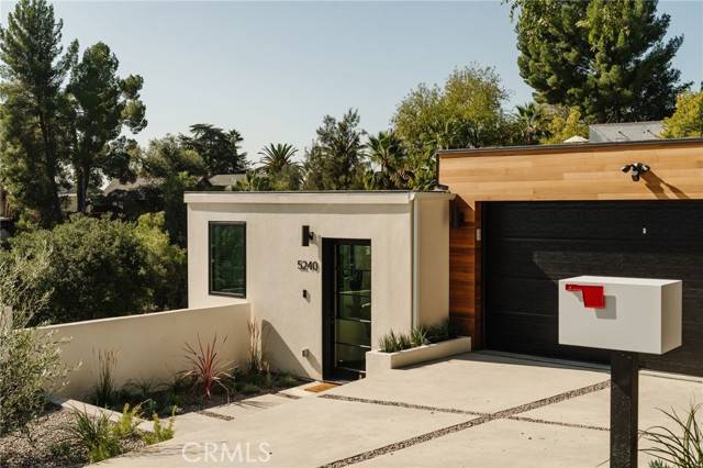 Los Angeles, CA 90042,5240 Barker DR