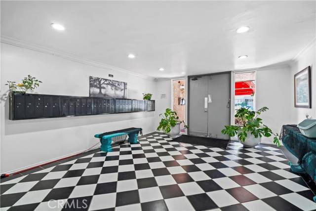 Sherman Oaks, CA 91423,4424 Woodman AVE 101