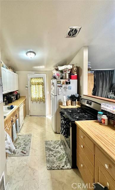 Canyon Country, CA 91351,27220 Marchland