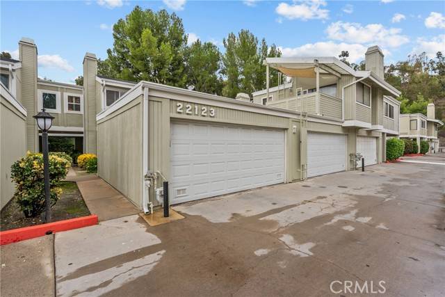 Woodland Hills, CA 91367,22123 Burbank Blvd #2