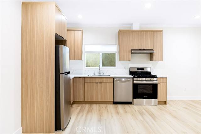 Glendale, CA 91205,720 E Windsor C