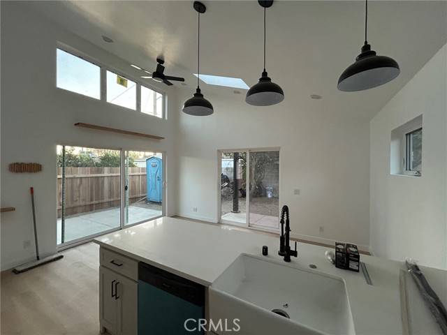 Granada Hills, CA 91344,16124 San Fernando Mission BLD