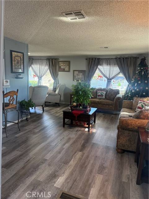 Victorville, CA 92395,13393 Mariposa Rd, #97