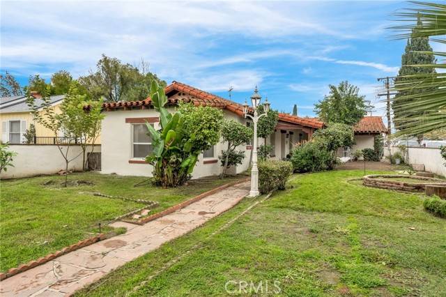 Madera, CA 93637,815 W Yosemite