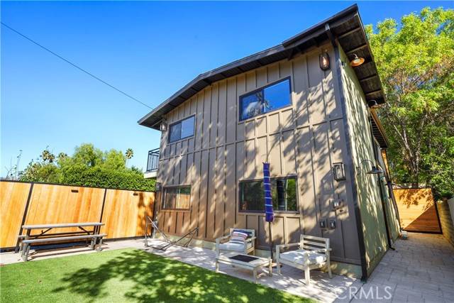 Chatsworth, CA 91311,10028 shoup