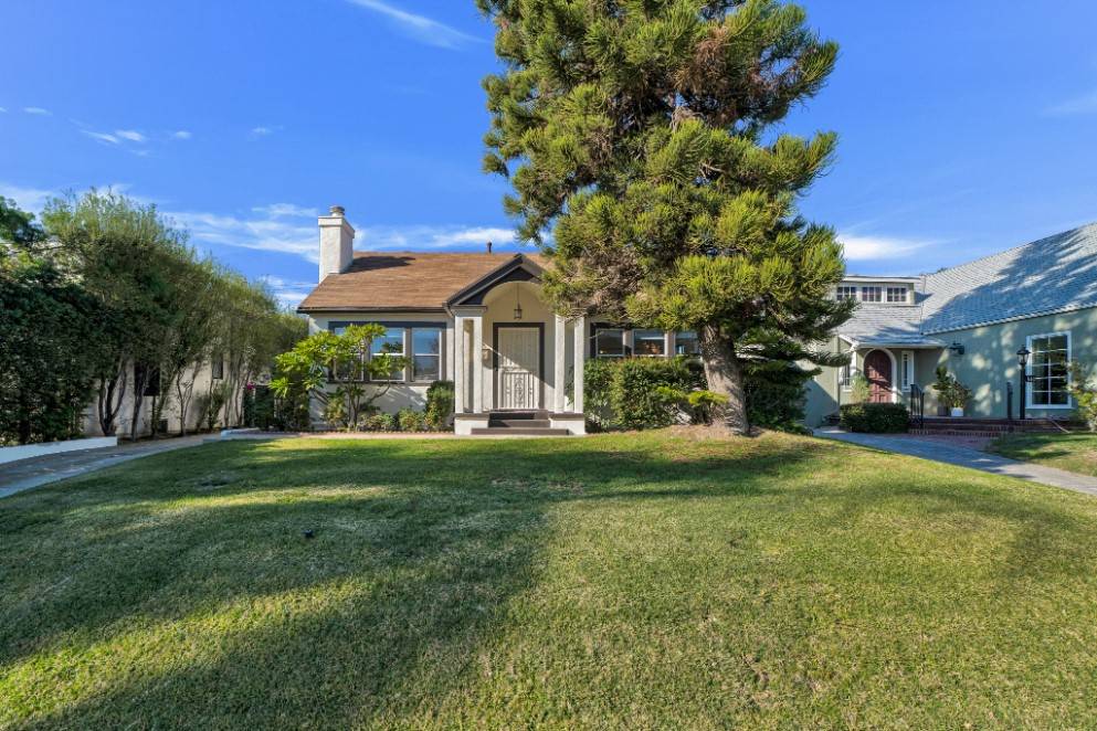 Los Angeles, CA 90004,337 N Beachwood DR