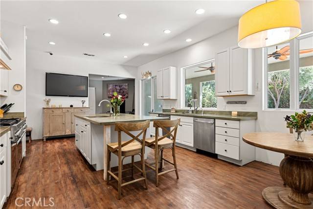 Encino, CA 91436,5150 Gloria AVE