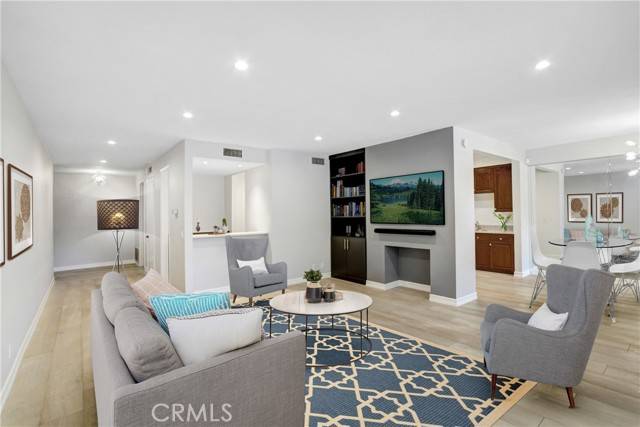 Encino, CA 91316,4949 Genesta AVE 104