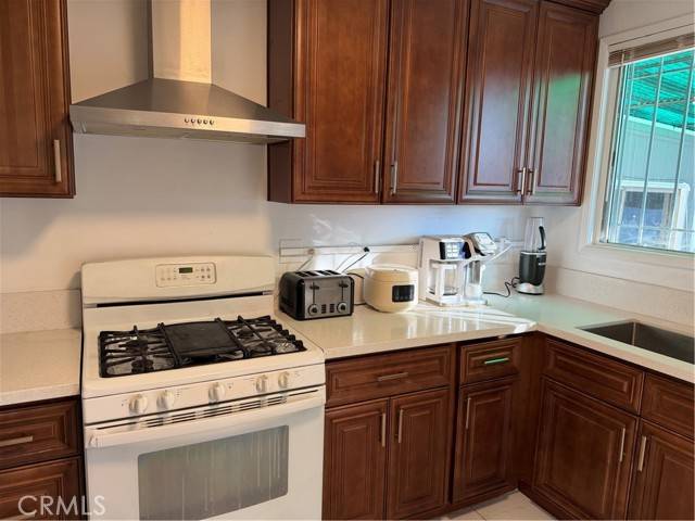 Lakewood, CA 90712,3244 Centralia