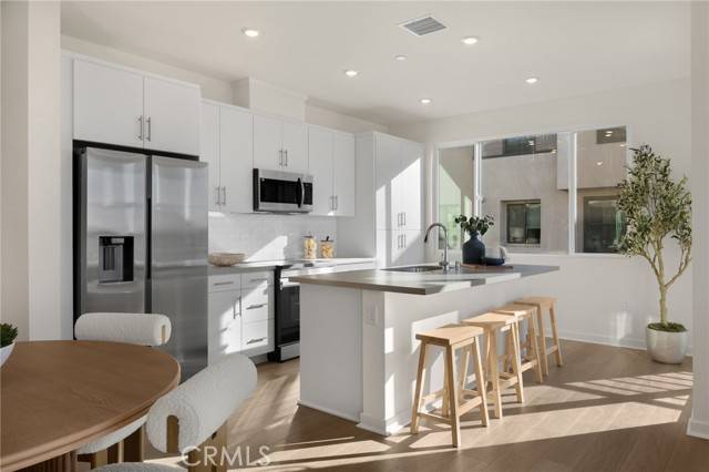 Anaheim, CA 92804,109 S Laxore ST 306